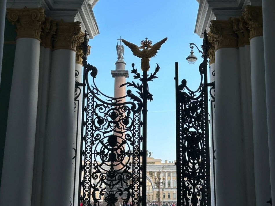 Петербург для петербуржцев: почему местные жители стали бронировать отели в своем городе